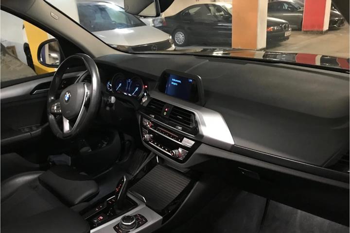 Grå BMW X3 fra 2019