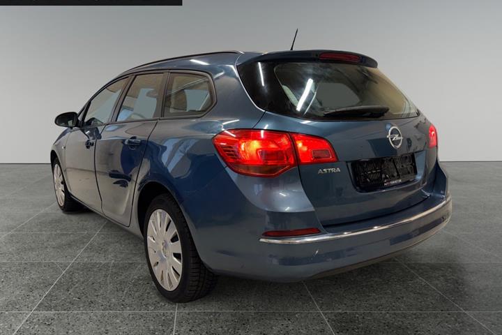 Blå Opel Astra fra 2013