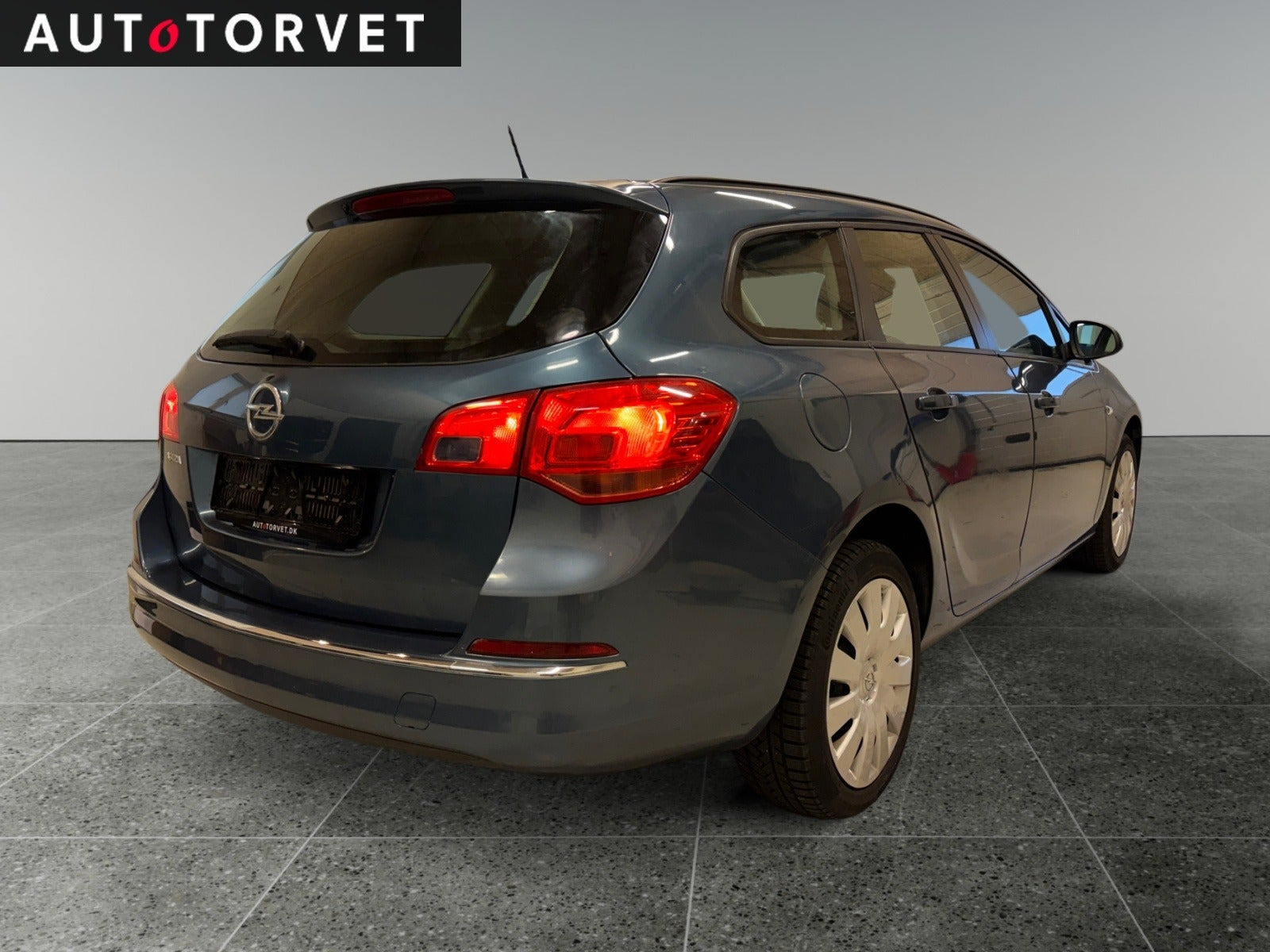 Blå Opel Astra fra 2013