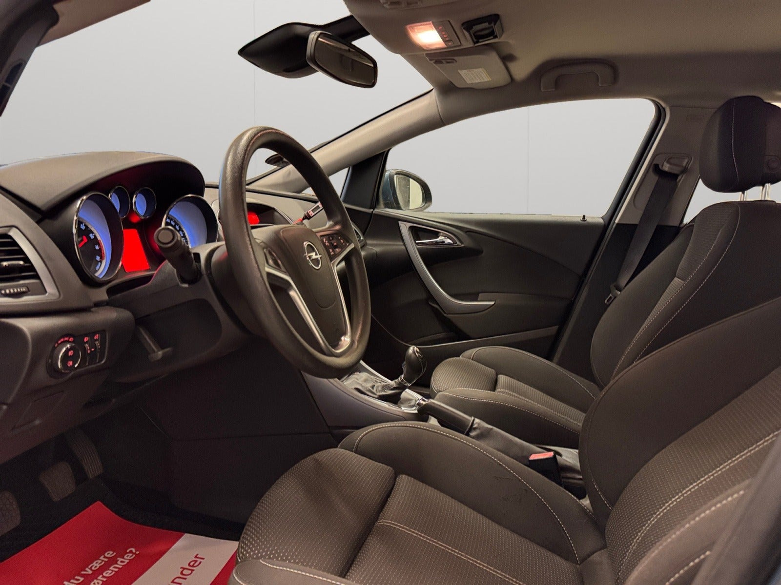 Blå Opel Astra fra 2013