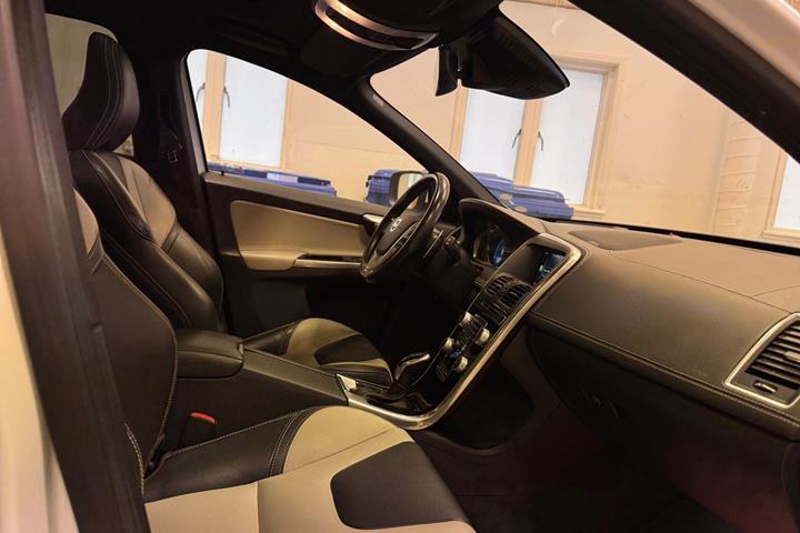Hvid Volvo XC60 fra 2016