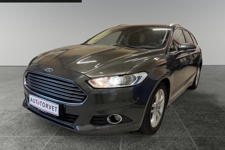 Grå Ford Mondeo fra 2015 set udefra