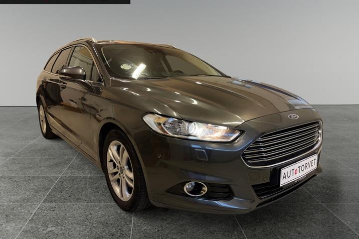 Grå Ford Mondeo fra 2015