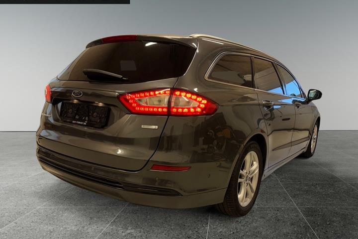 Grå Ford Mondeo fra 2015