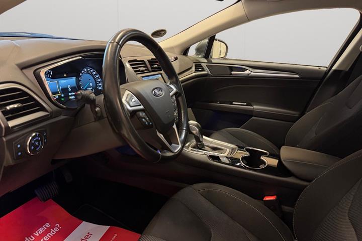 Grå Ford Mondeo fra 2015