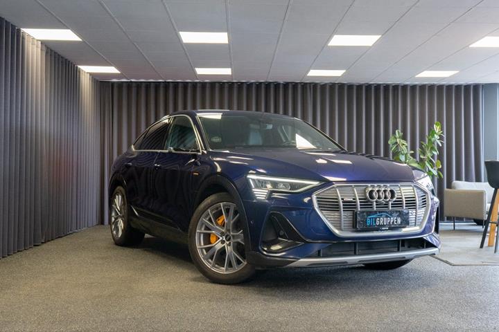 Blå Audi e-tron fra 2020