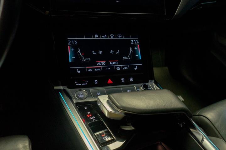 Blå Audi e-tron fra 2020