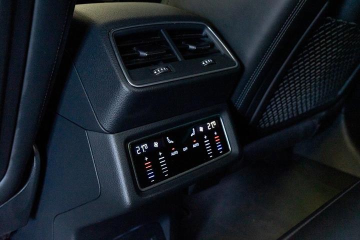 Blå Audi e-tron fra 2020