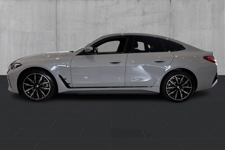Grå BMW i4 fra 2024