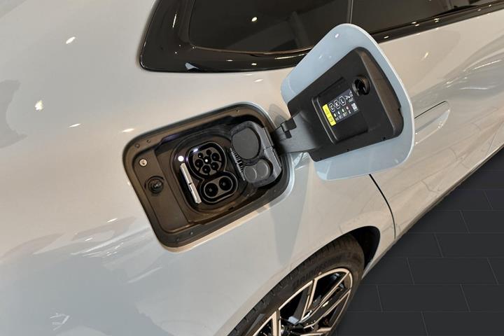 Grå BMW i4 fra 2024