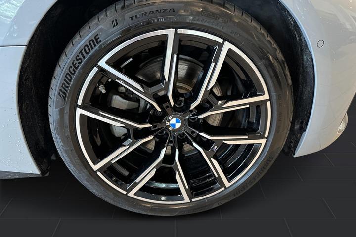 Grå BMW i4 fra 2024