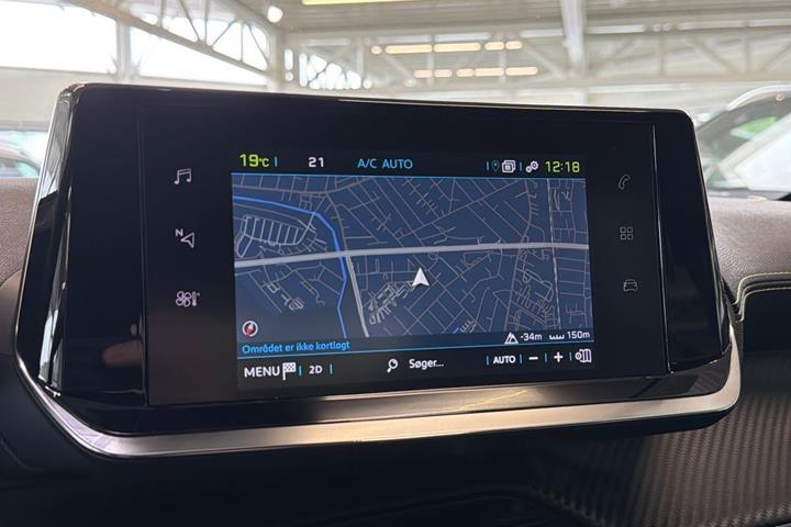 Grå Peugeot e-208 fra 2023