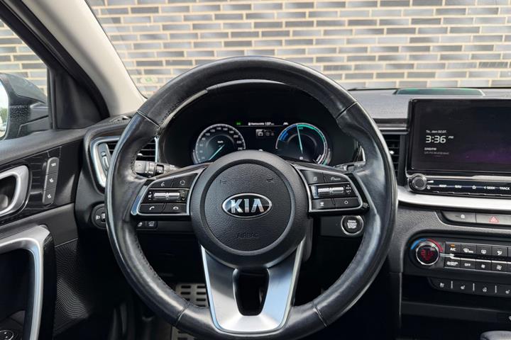 Grå Kia Ceed fra 2021