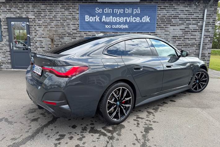 Grå BMW i4 fra 2023
