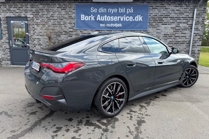 Grå BMW i4 fra 2023