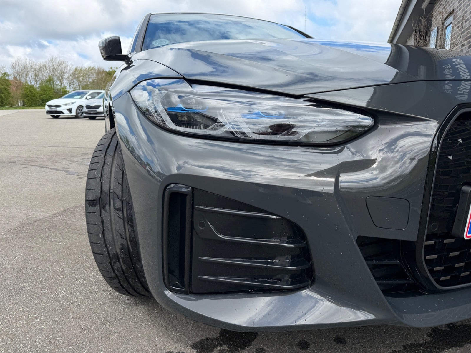 Grå BMW i4 fra 2023