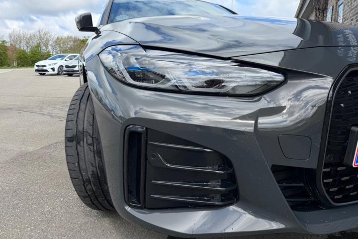 Grå BMW i4 fra 2023