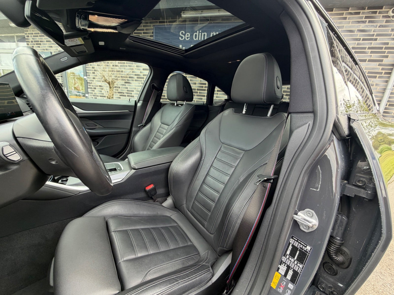 Grå BMW i4 fra 2023