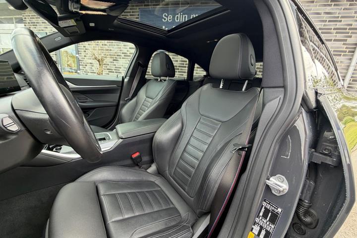 Grå BMW i4 fra 2023