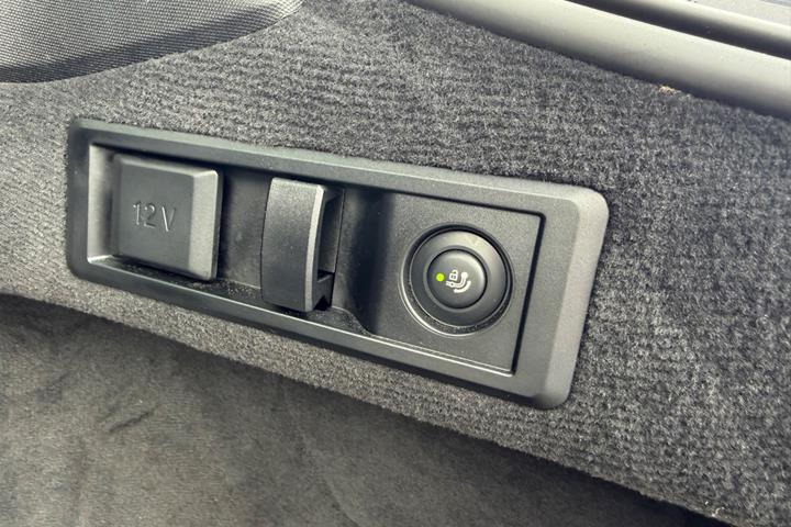Grå BMW i4 fra 2023