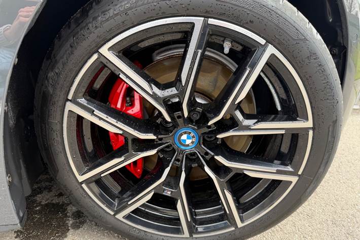Grå BMW i4 fra 2023