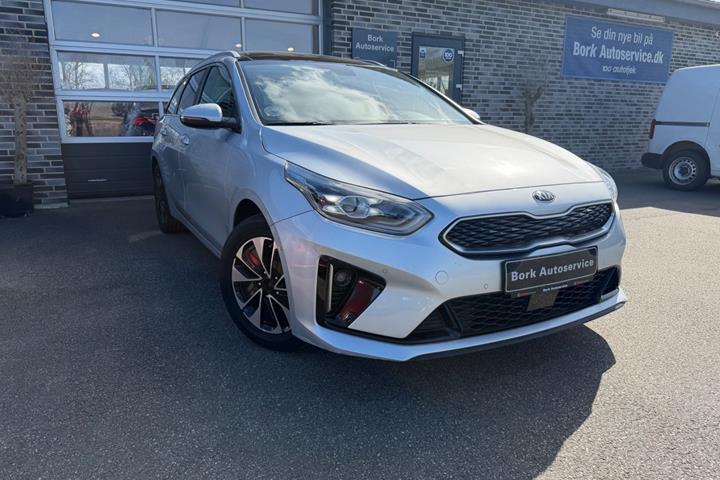 Sølv Kia Ceed fra 2020 set udefra