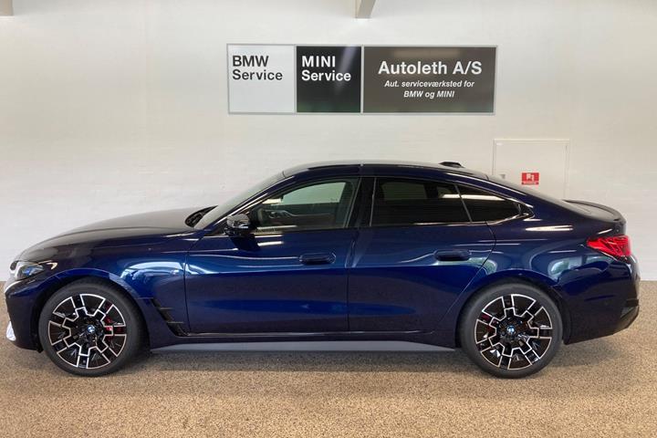 Blå BMW i4 fra 2026