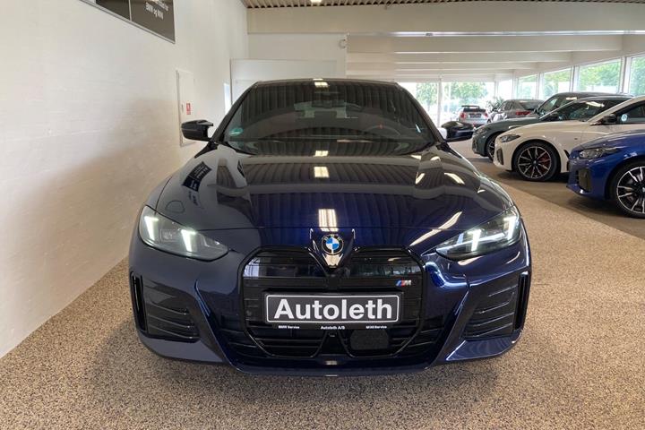Blå BMW i4 fra 2026