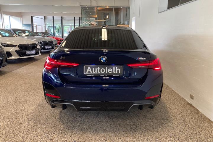 Blå BMW i4 fra 2026