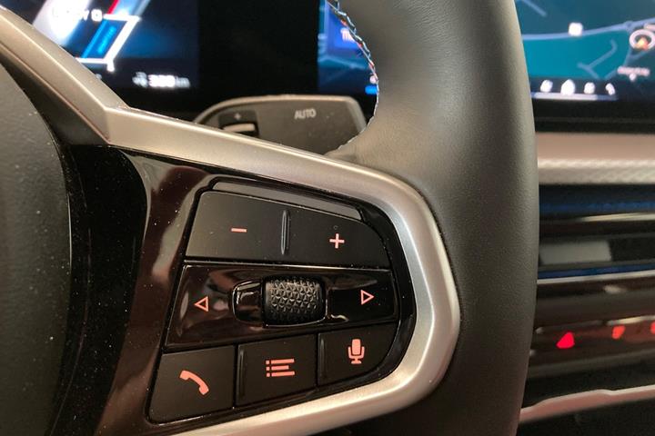 Blå BMW i4 fra 2026