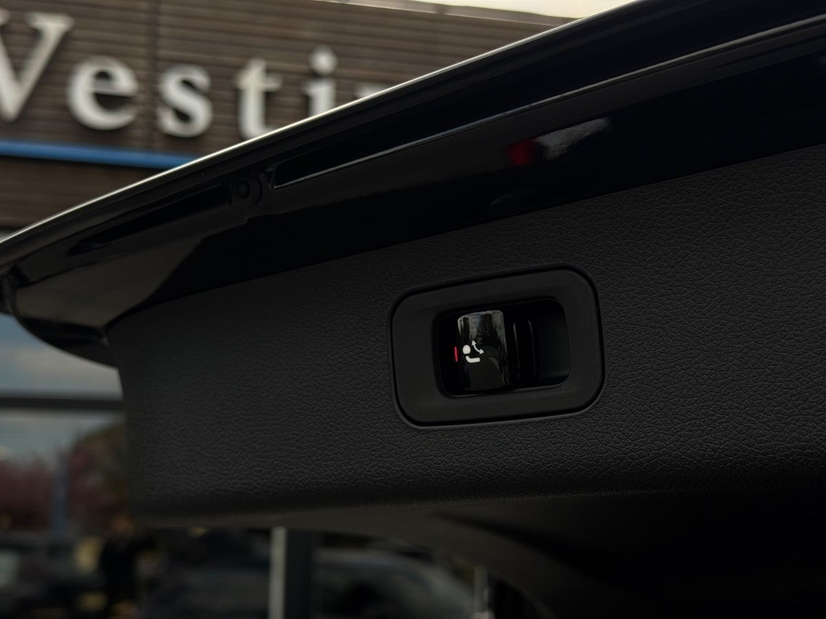Sort Mercedes E300 e fra 2025