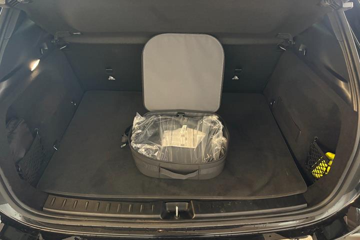 Sort Mercedes EQA250+ fra 2025