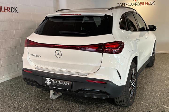 Gul Mercedes EQA250+ fra 2025