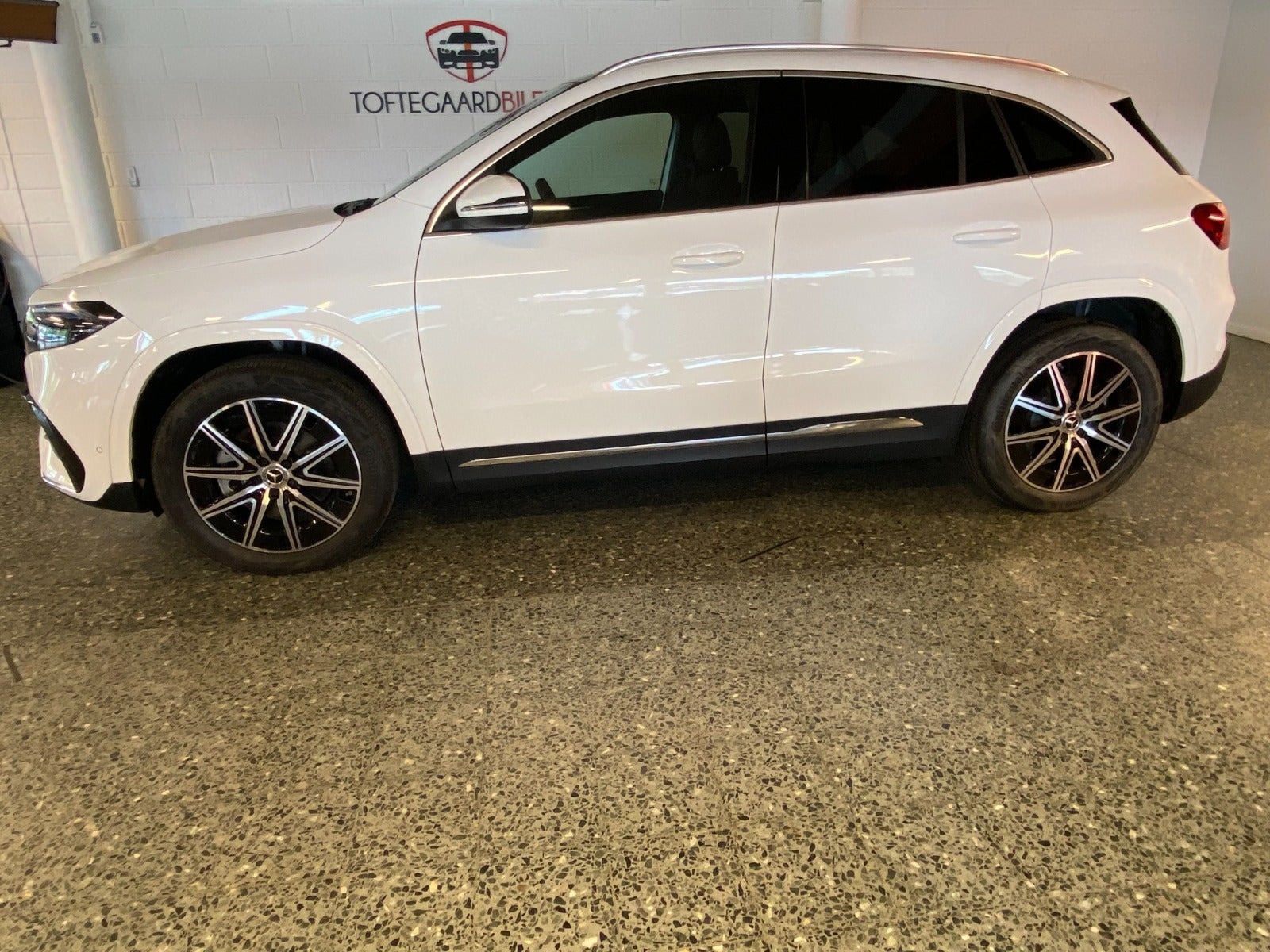 Gul Mercedes EQA250+ fra 2025