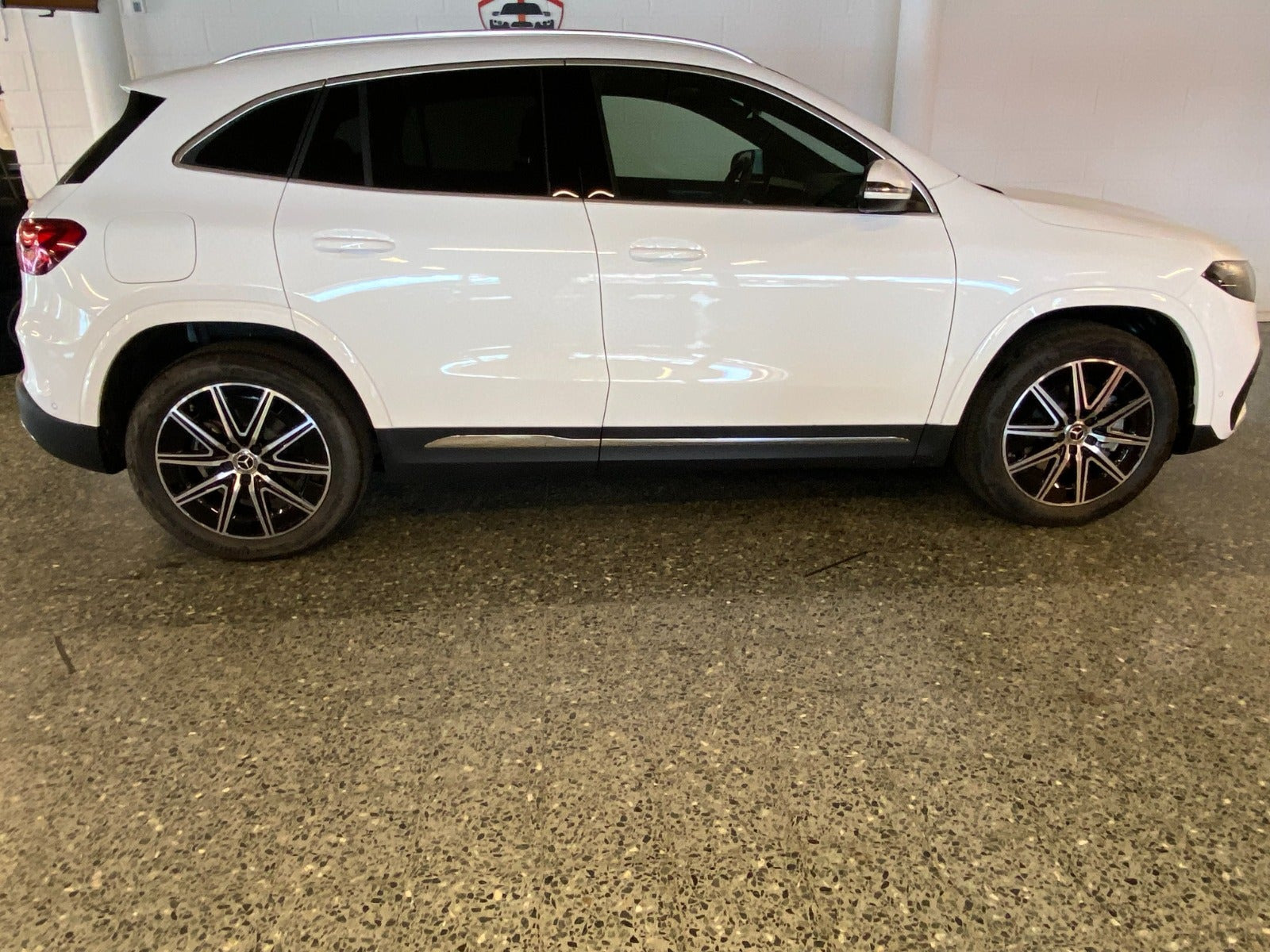 Gul Mercedes EQA250+ fra 2025