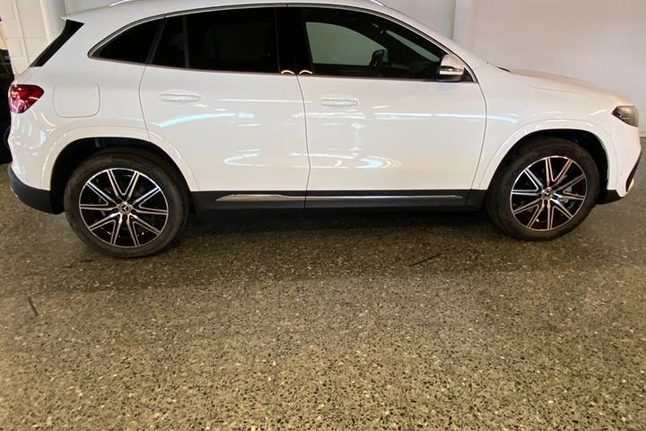 Gul Mercedes EQA250+ fra 2025