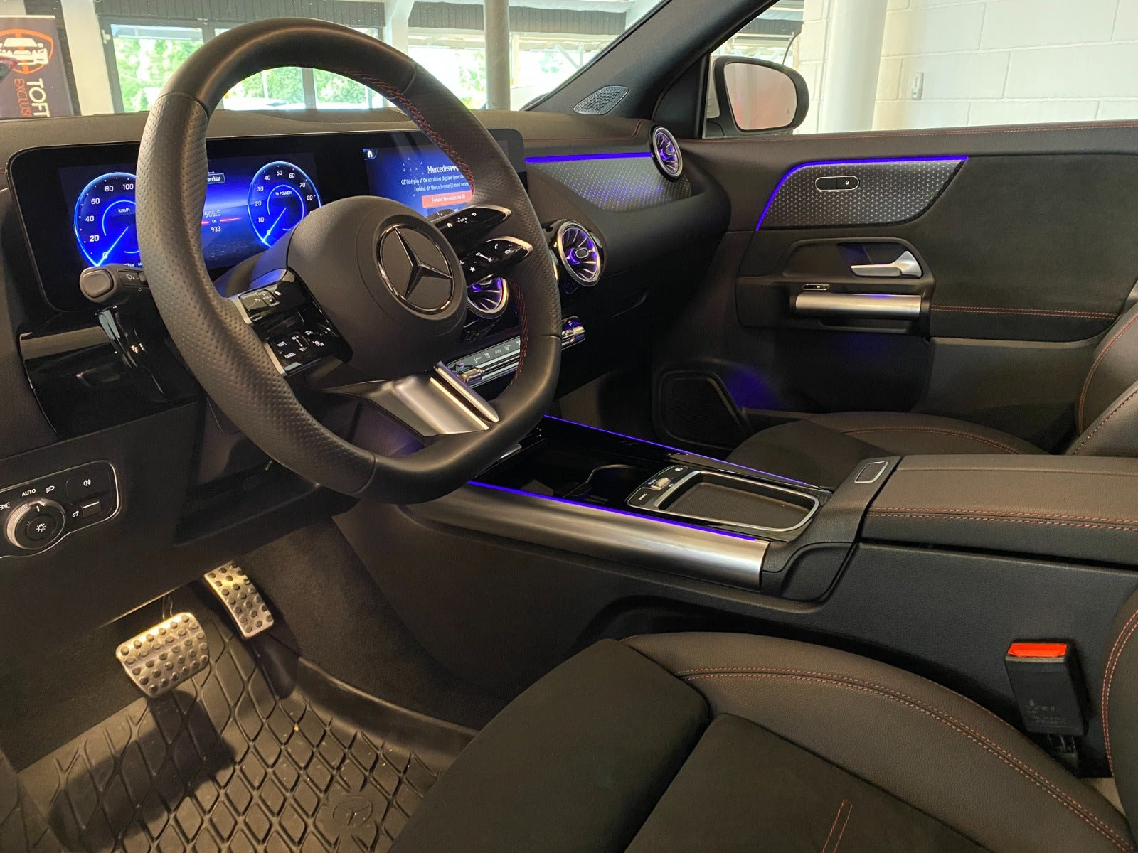 Gul Mercedes EQA250+ fra 2025