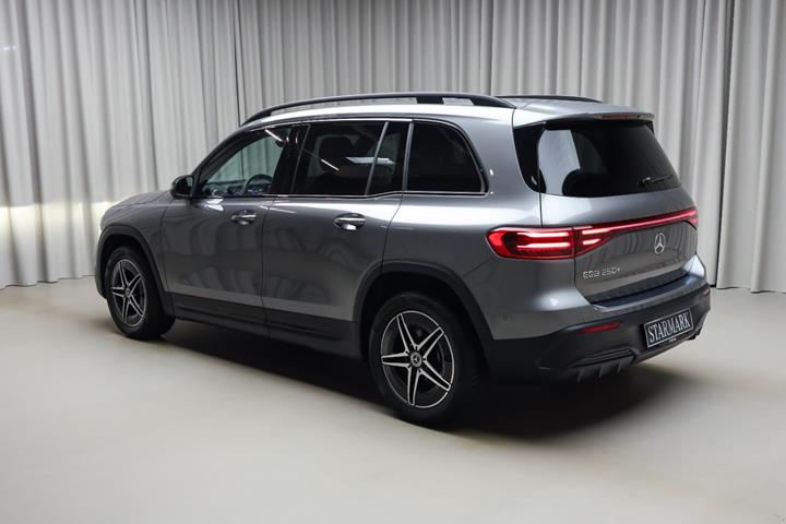 Grå Mercedes EQB250+ fra 2026