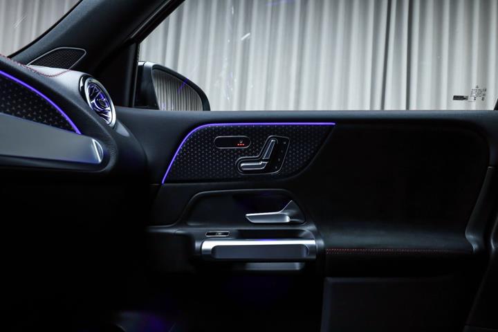Grå Mercedes EQB250+ fra 2026