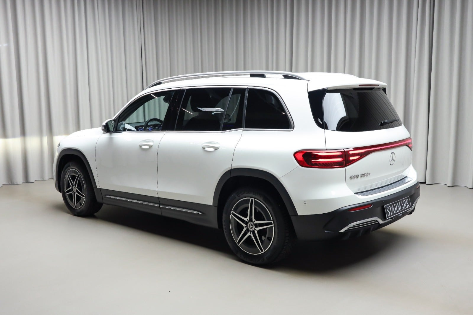 Hvid Mercedes EQB250+ fra 2026