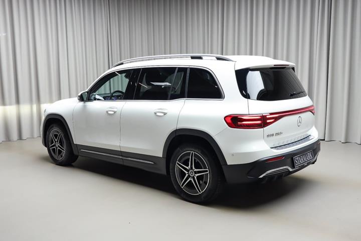 Hvid Mercedes EQB250+ fra 2026