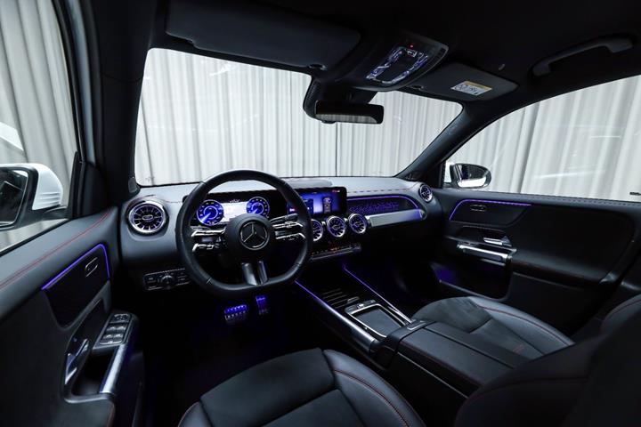 Hvid Mercedes EQB250+ fra 2026