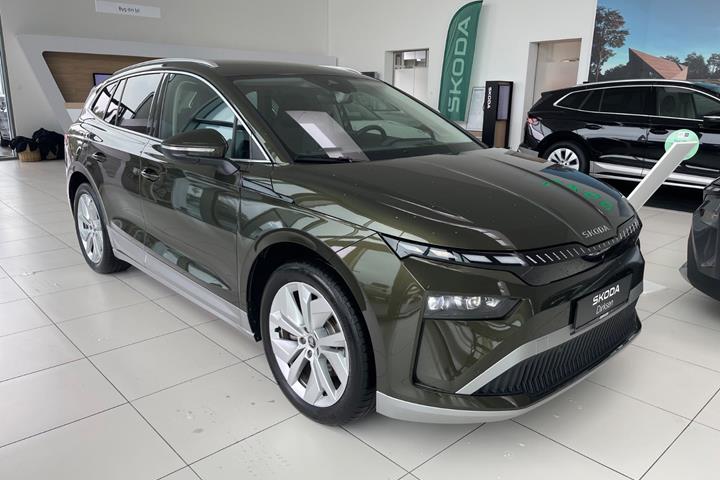 Grøn Skoda Enyaq fra 2026 set udefra