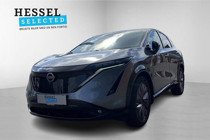 Grå Nissan Ariya fra 2023 set udefra