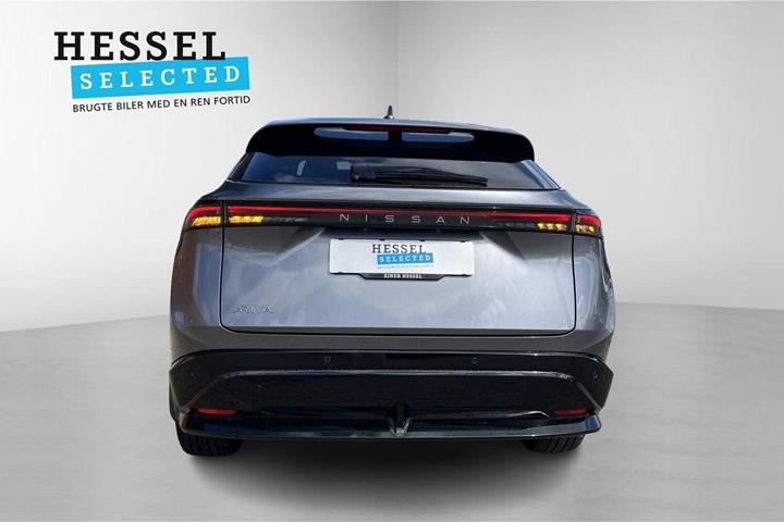 Grå Nissan Ariya fra 2023