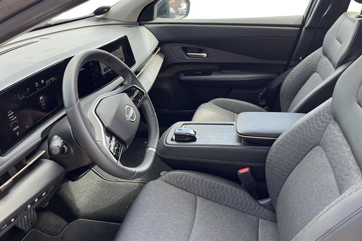 Grå Nissan Ariya fra 2023