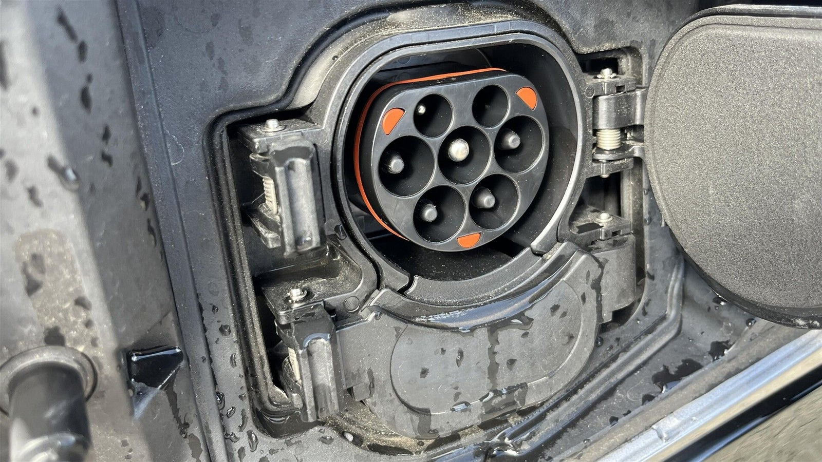 Grå Nissan Ariya fra 2023