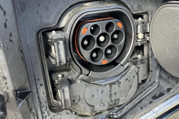Grå Nissan Ariya fra 2023