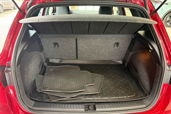 Rød Seat Arona fra 2019