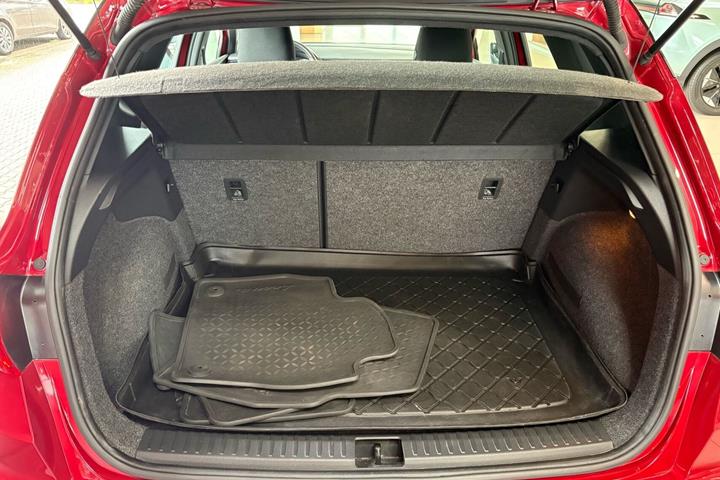 Rød Seat Arona fra 2019